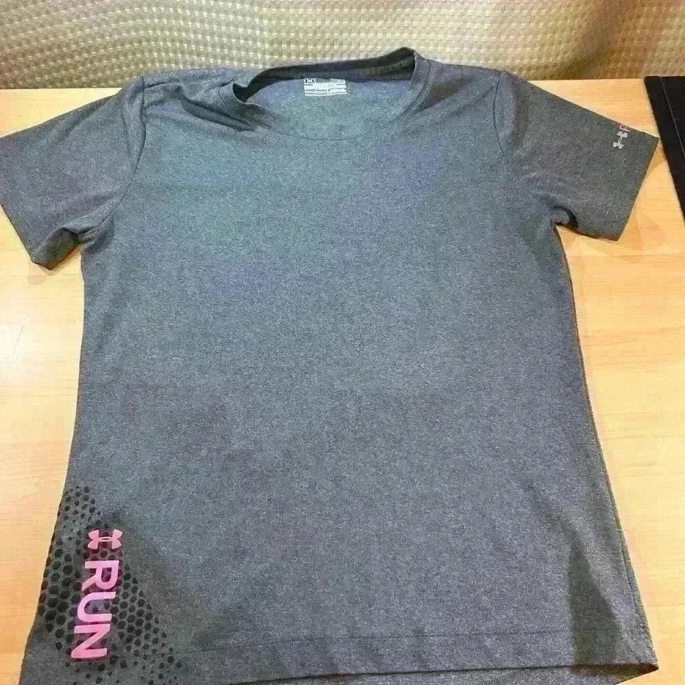 Under Armour  Women's Short Sleeve size M